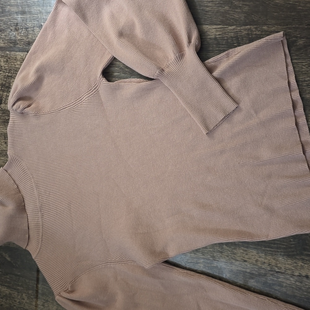 LOVE TREE Blush Mauve Ribbed Turtleneck puff Sleeves Sz‎ XL